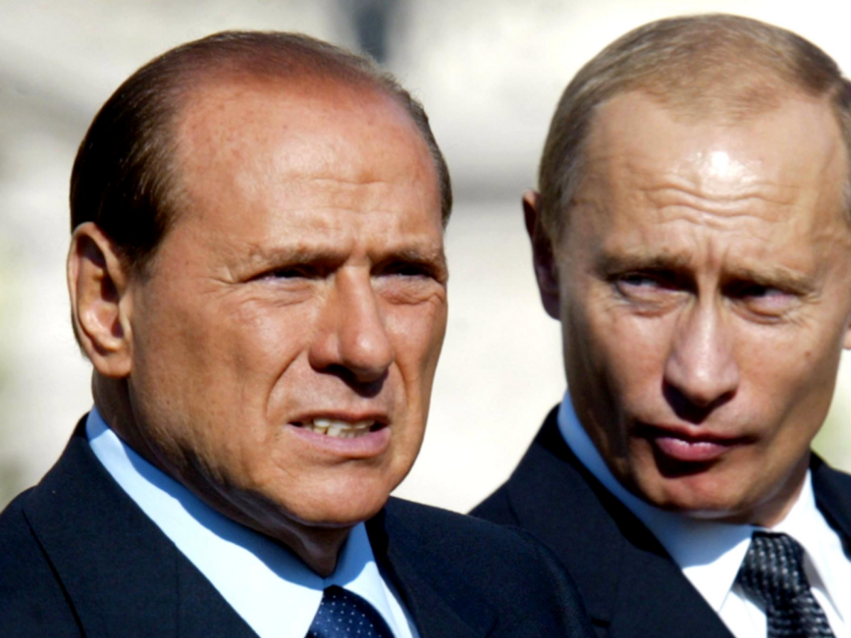 Photo of ​Italy's Berlusconi and Russia's Putin in Rome in 2003