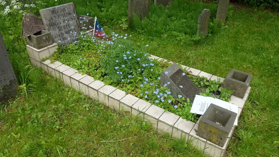 Photo of ​Malva Marina Reyes's tomb in Gouda, the Netherlands