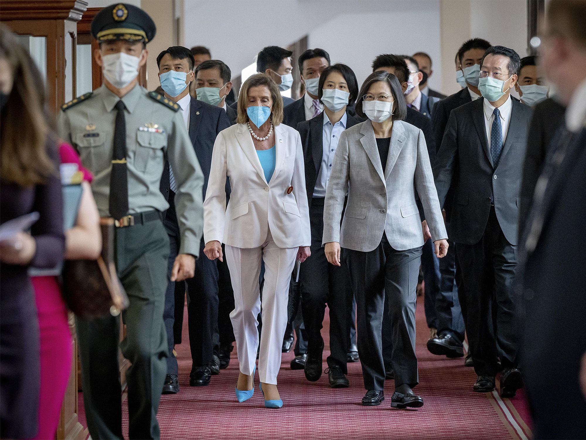 Photo of ​Nancy Pelosi and Taiwanese President Tsai Ing-wen walking
