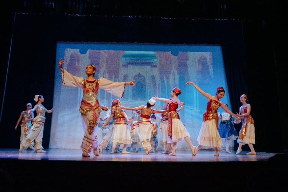 Photo of ​Russian ballet dancers performing at a cultural center in the El Menzah suburb of Tunis