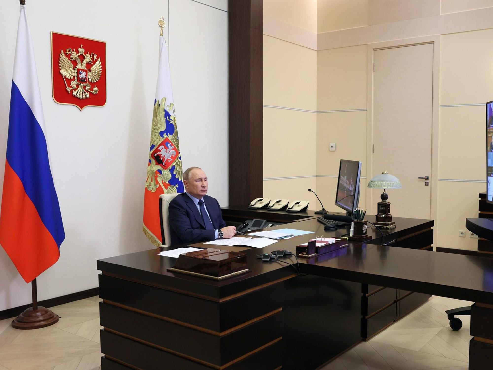 Photo of ​Russian President Vladimir Putin speaking with government members in November 2021
