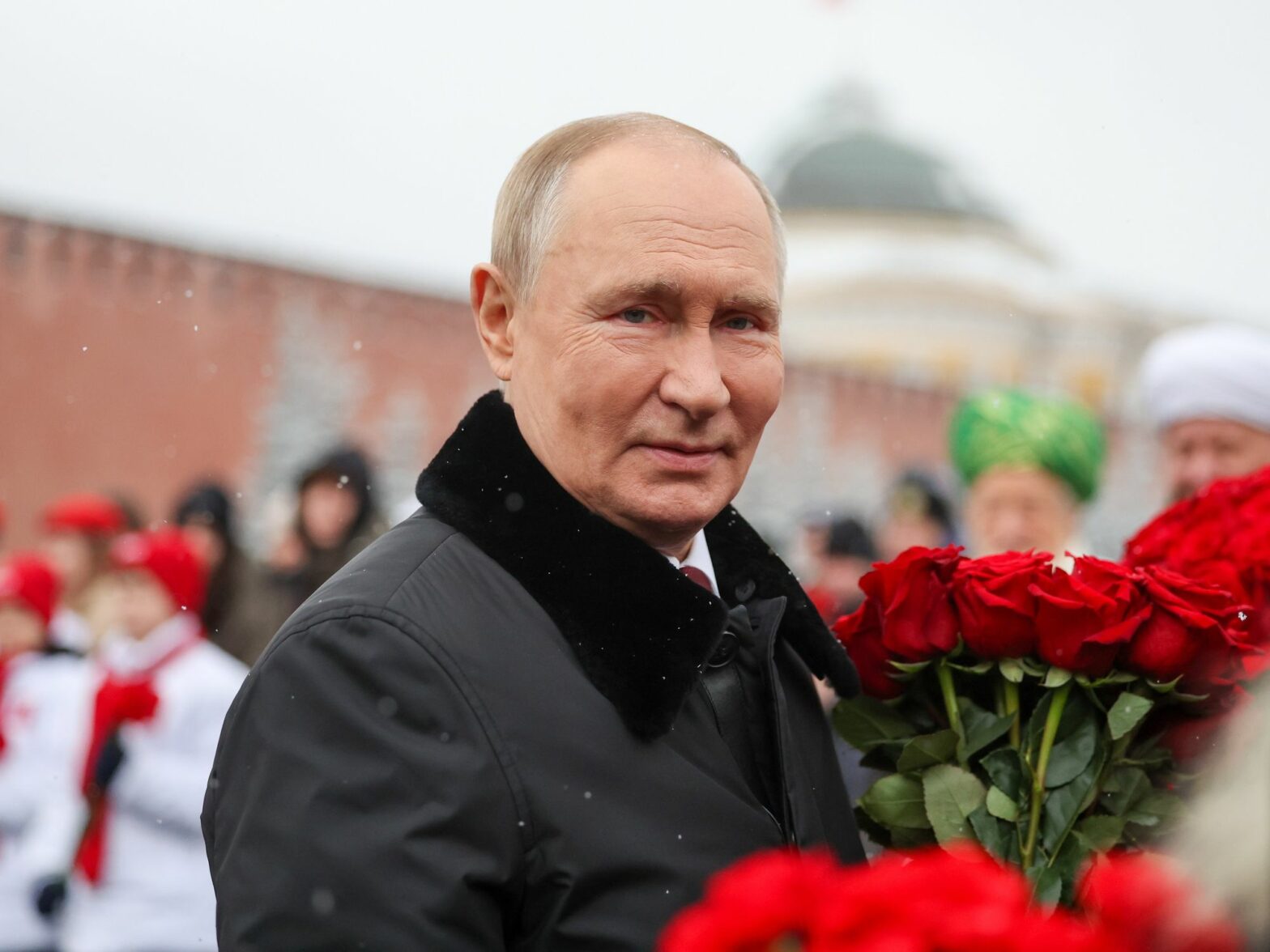 Photo of ​Vladimir Putin holding a bouquet of roses in Moscow on Nov. 4