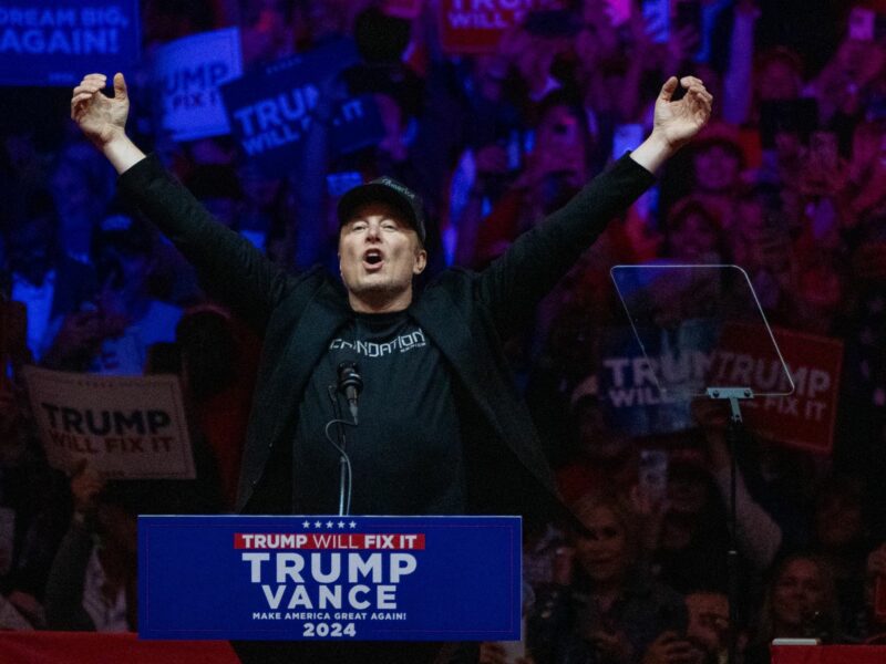 Photo of Elon Musk at a Trump-Vance campagin.