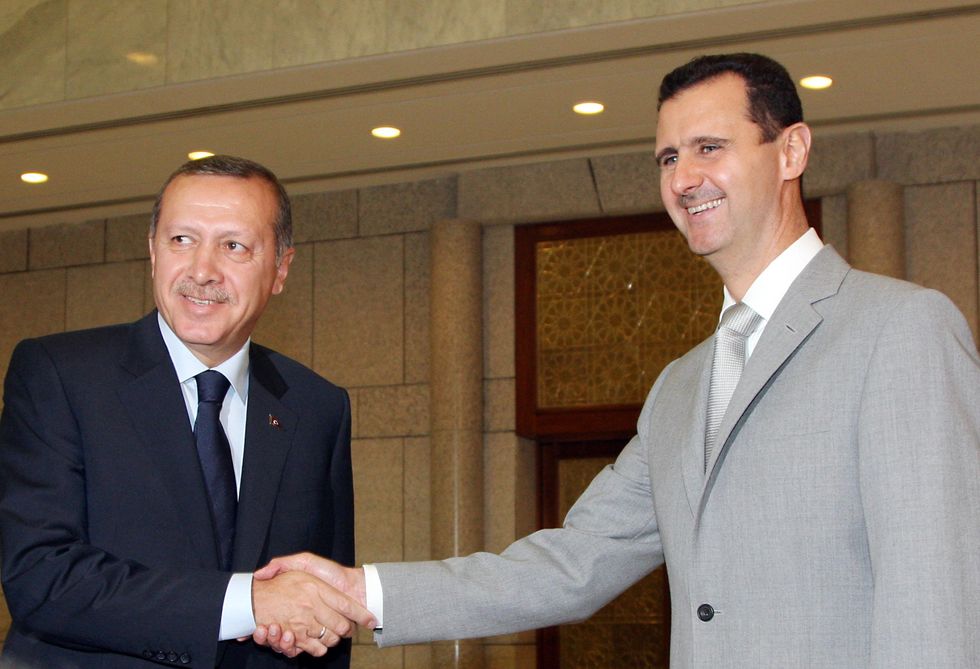 photo of erdogan and Assad shaking hands and smiling
