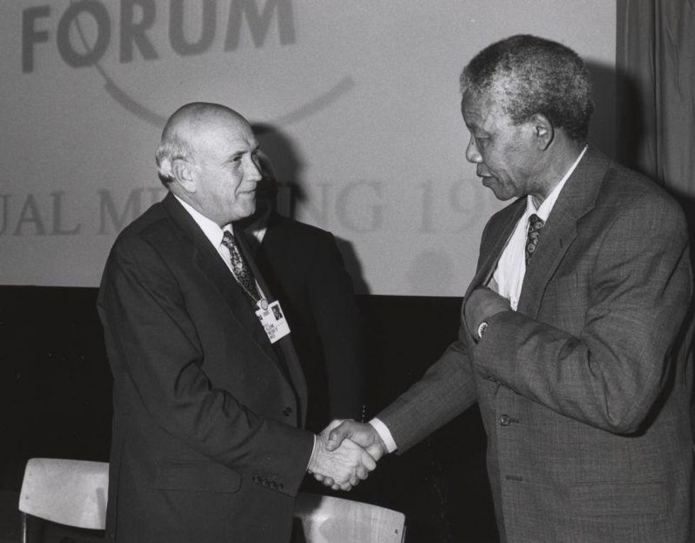 Photo of F. W. de Klerk and Nelson Mandela shaking hands at the Davos Forum in 1992