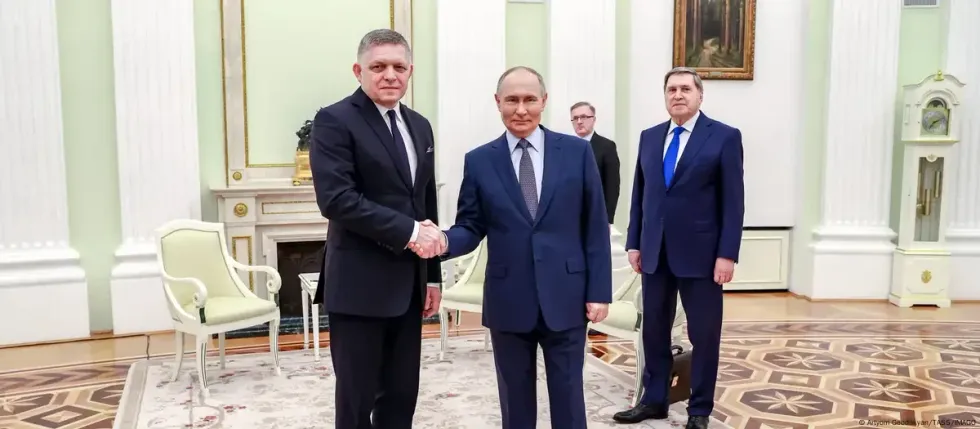 photo of fico and putin shaking hands