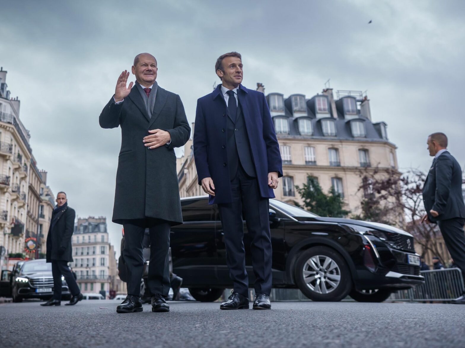 Photo of German Chancellor Olaf Scholz and French President Emmanuel Macron