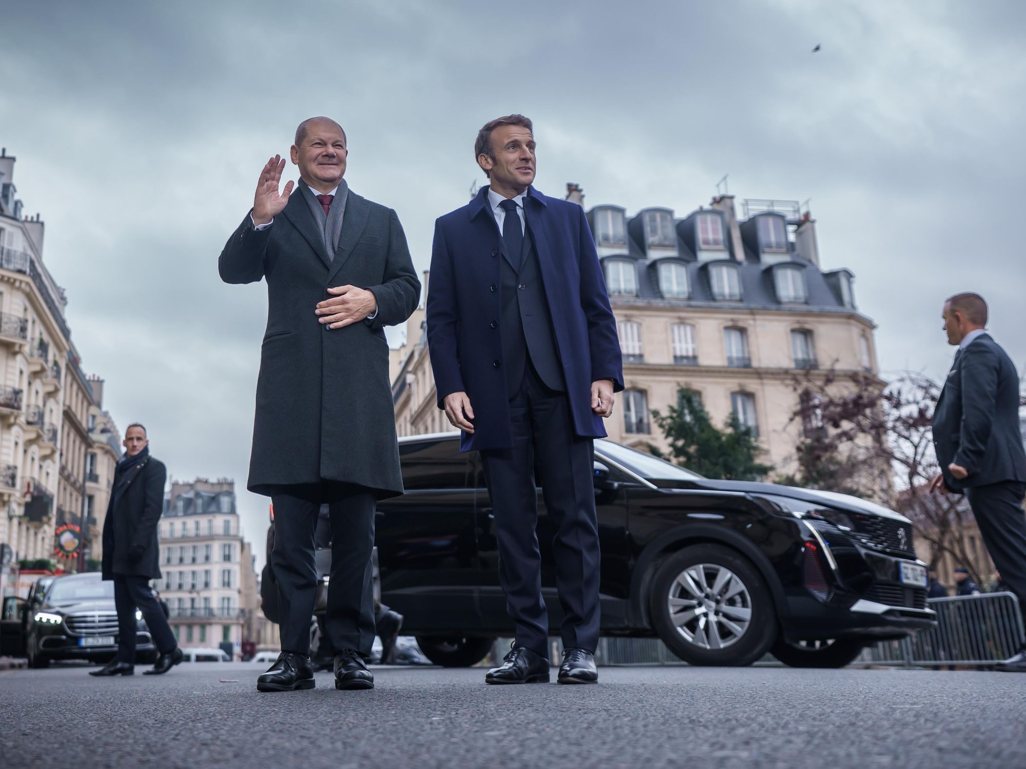 Photo of German Chancellor Olaf Scholz and French President Emmanuel Macron