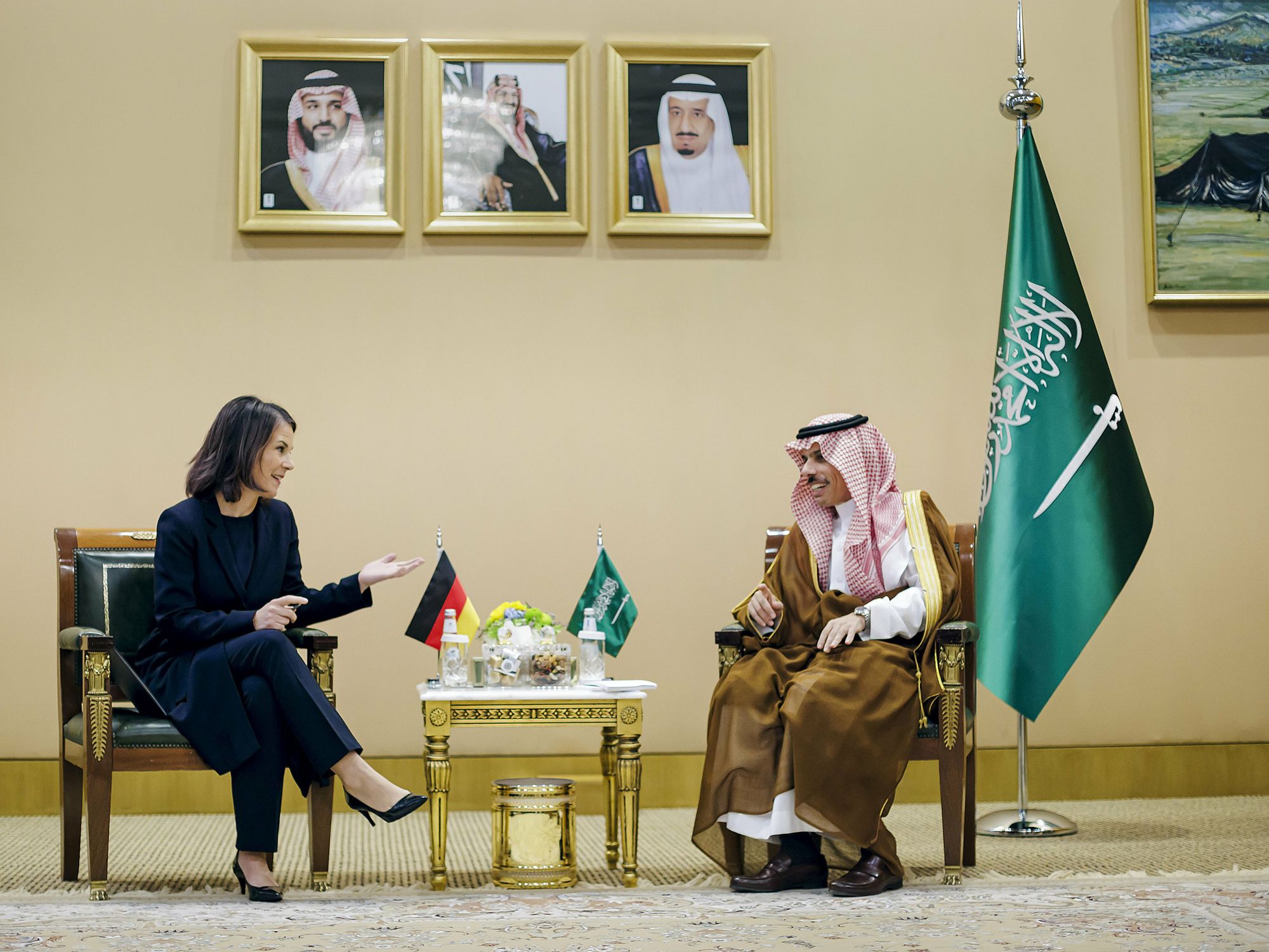 Photo of German Foreign Minister Annalena Baerbock sitting down with Faisal bin Farhan Al Saud, Saudi Foreign Minister, in Riyadh on Nov 11