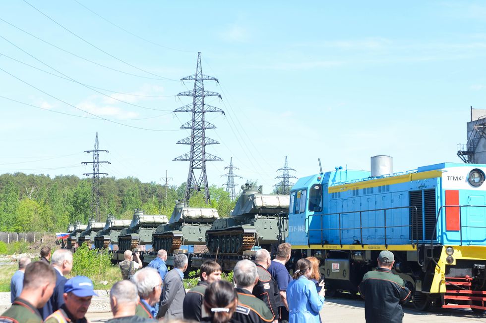 Photo of guns being sent to Belarus by railway
