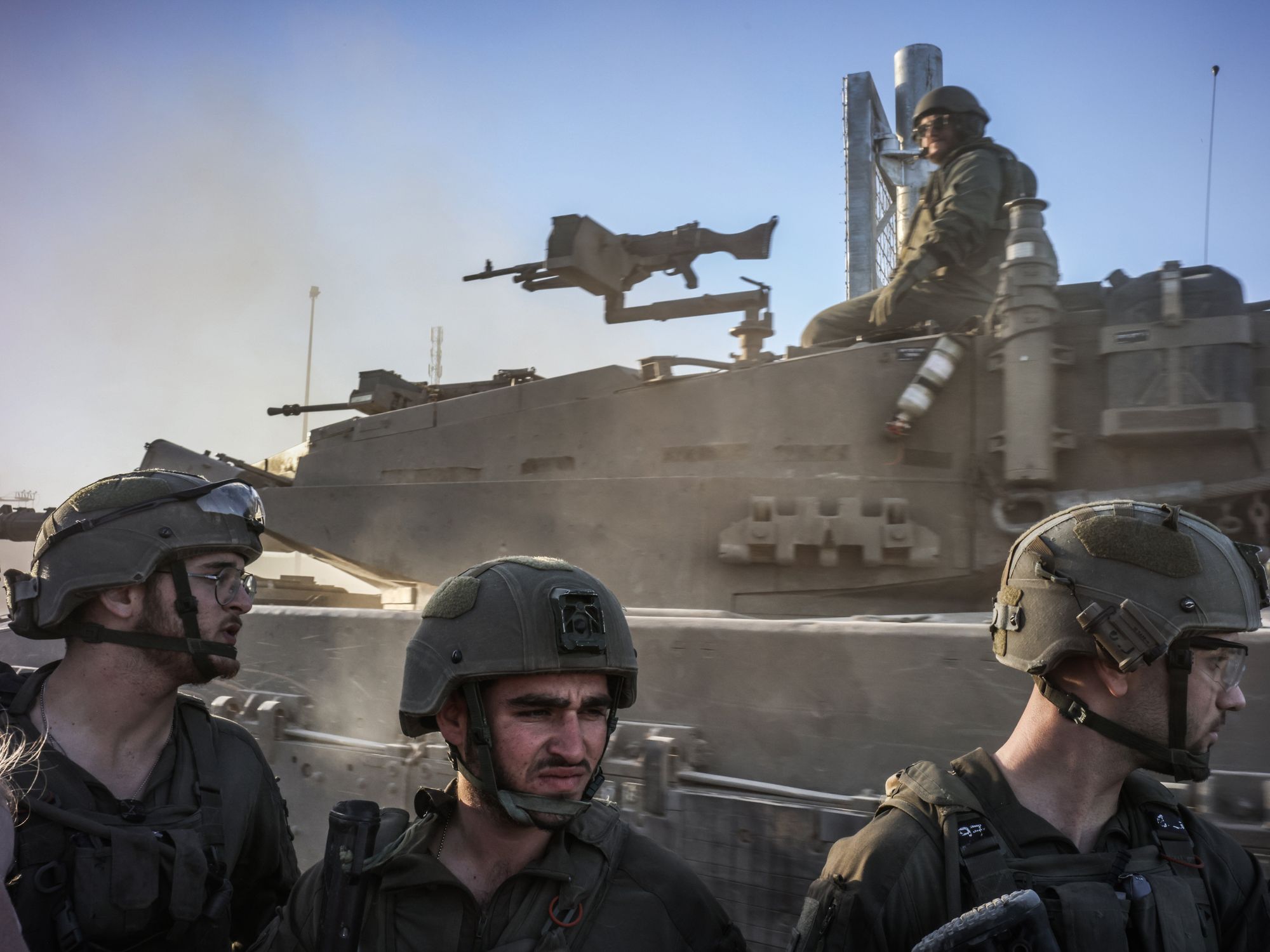 photo of israeli soldiers at border crossing