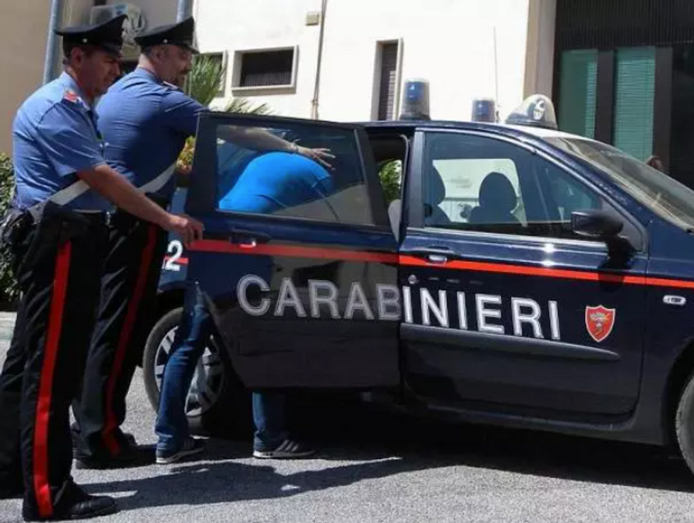 Photo of Italian Carabinieri arresting a suspected ​Mafia member as part of a joint operation with the FBI