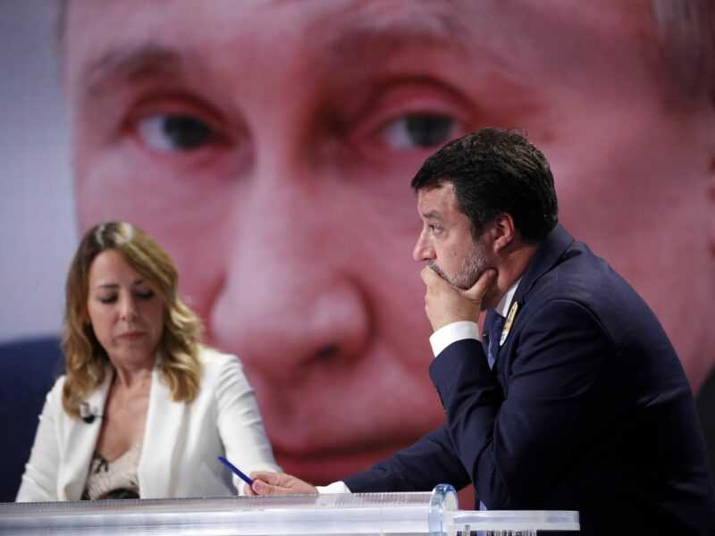 Photo of Italian far-right politician Matteo Salvini in front of a picture of Russian President Vladimir Putin
