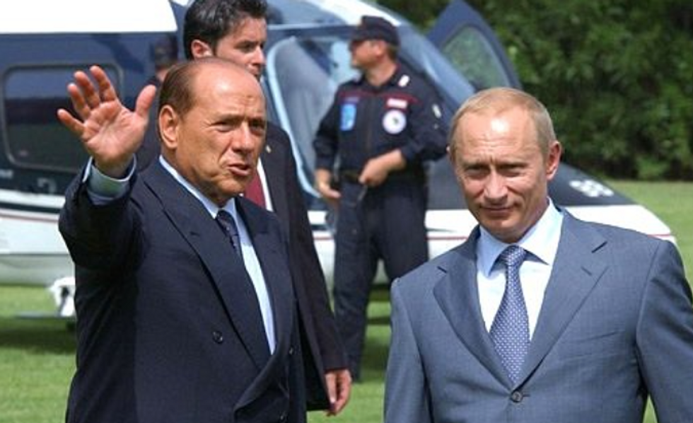 Photo of Italian PM ​Berlusconi and Russian President Putin meeting in Sardinia in 2003