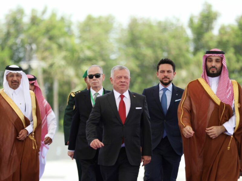 photo of Jordan's King Abdullah and Saudi Crown Prince Mohammed bin Salman walking