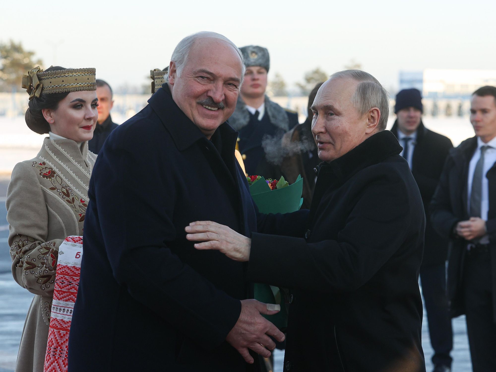 photo of Lukashenko greeting Putin, both smiling
