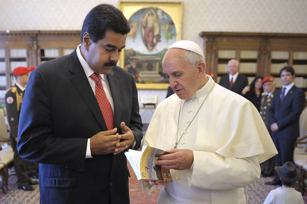 photo of maduro and pope francis