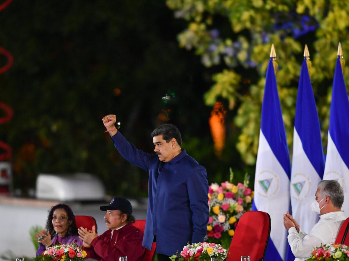 photo of maduro holding up his fist