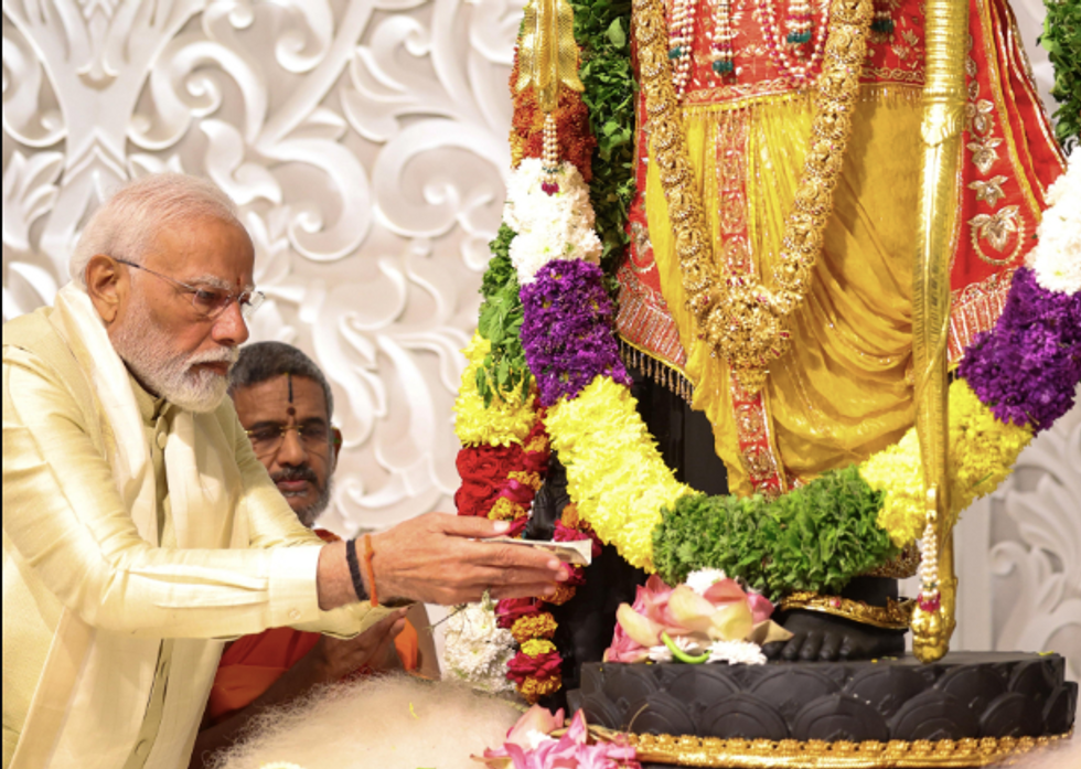 photo of Modi performing rituals