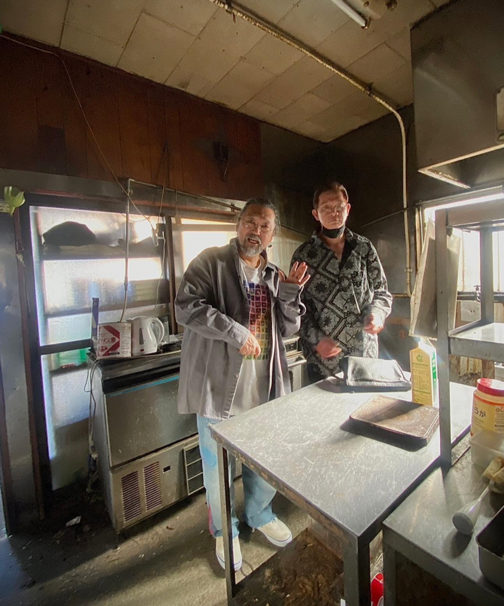 Photo of Murakami and artist Yokohama Silver