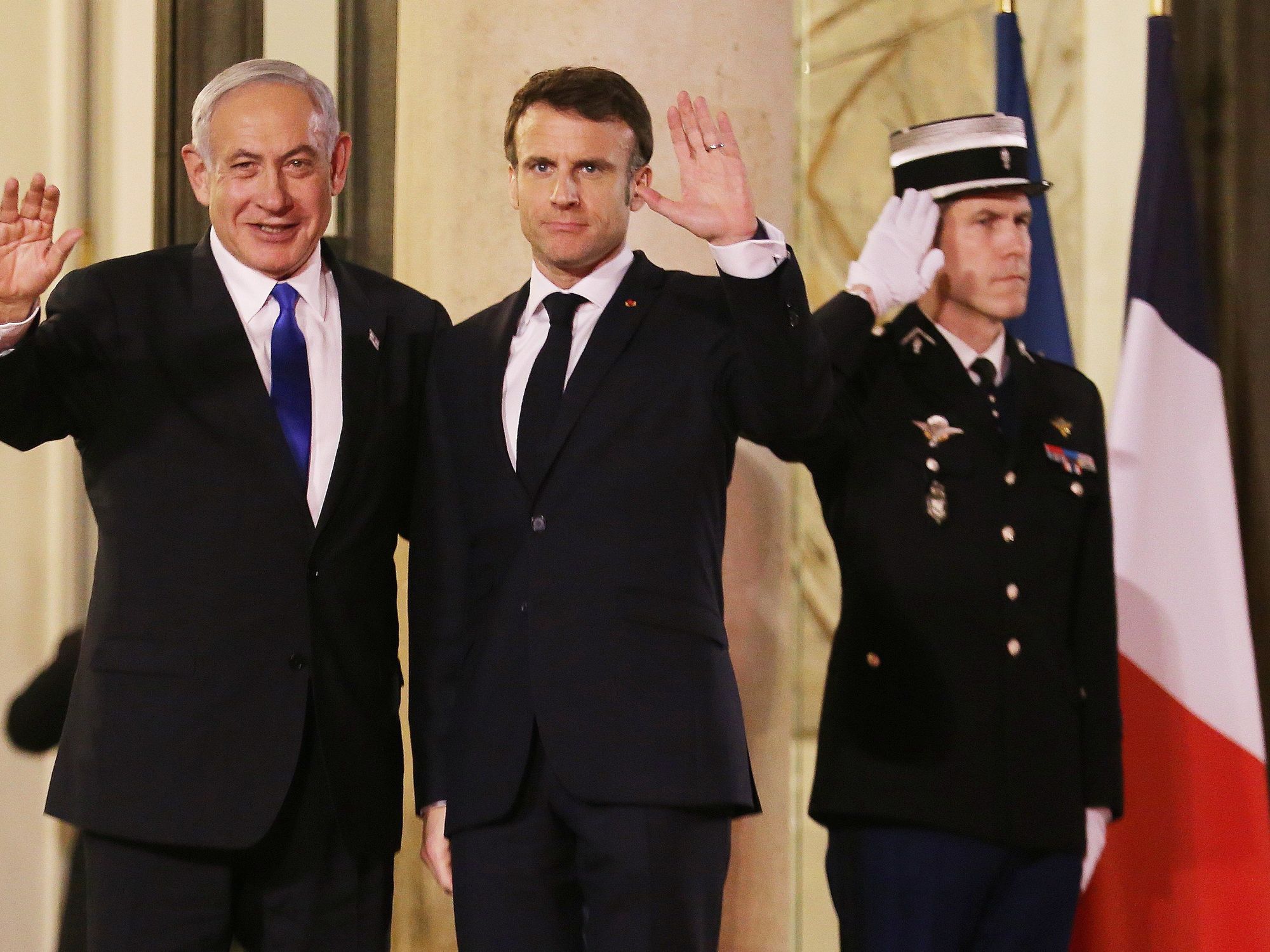 photo of Netanyahu and Macron