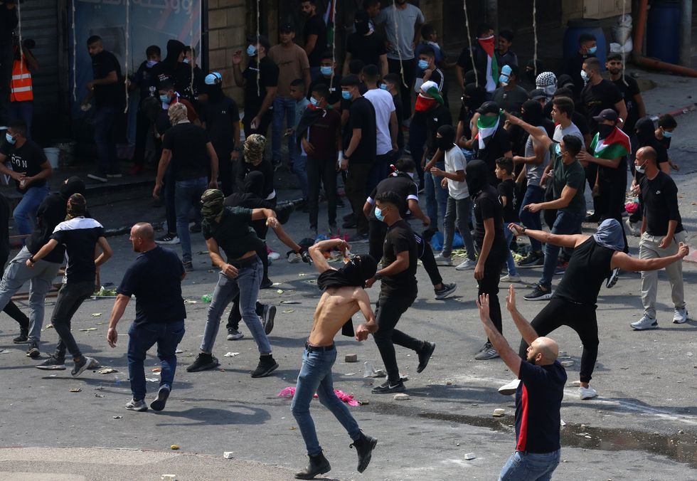 Photo of Palestinian protestors clashing with Israeli soldiers