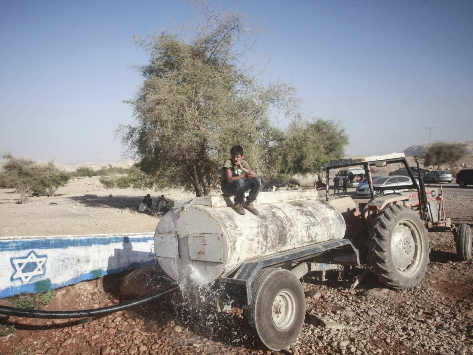 Photo of Palestinians filling up their tanks with water