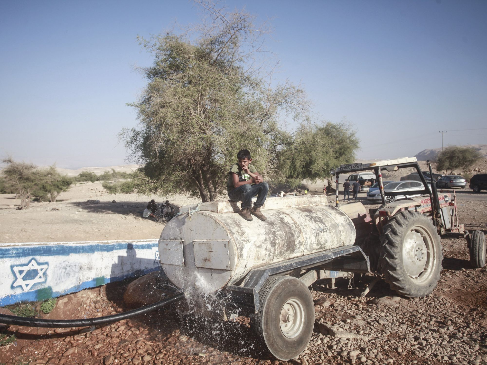 Photo of Palestinians filling up their tanks with water
