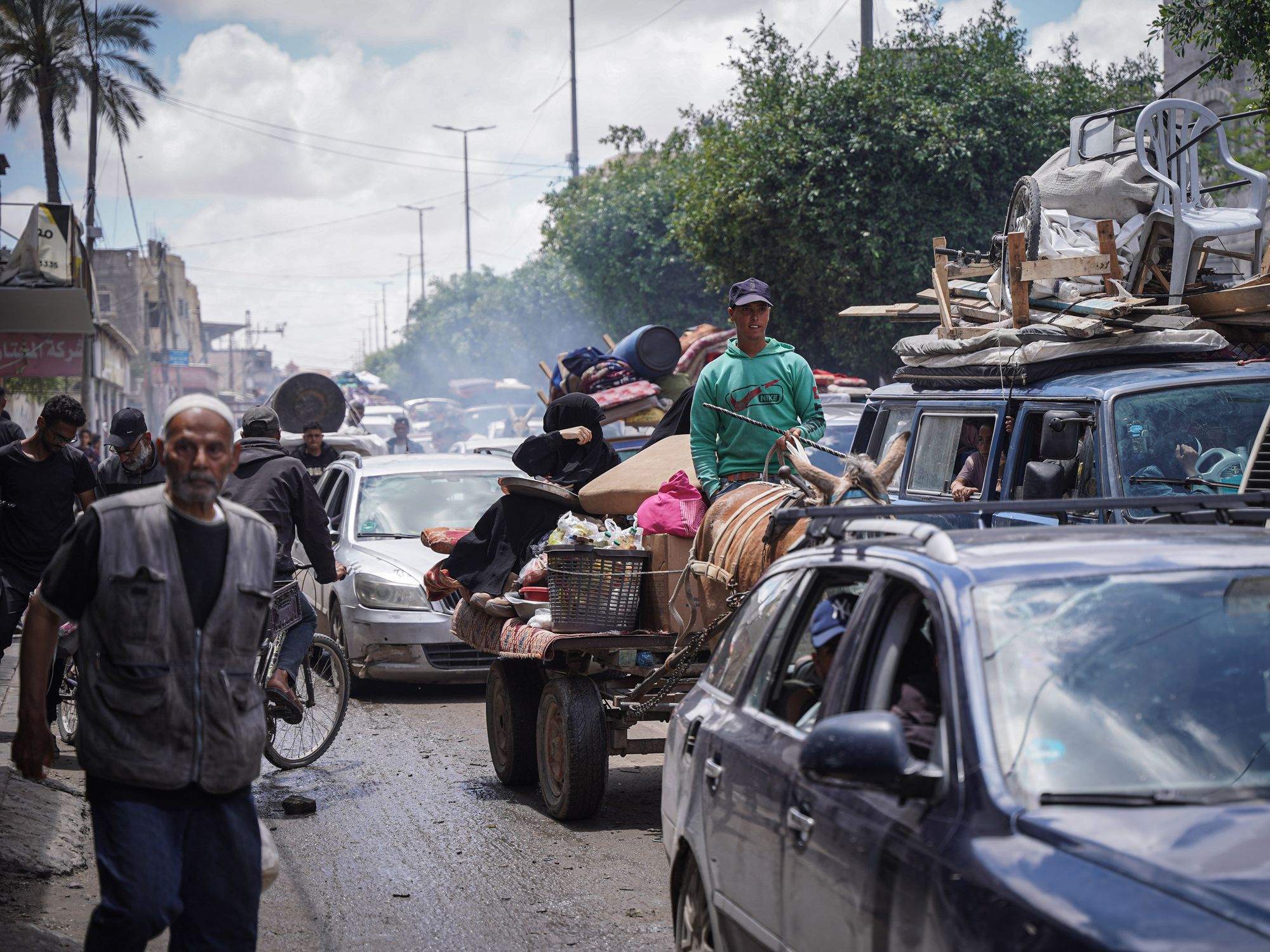 Photo of Palestinians fleeing Rafah on May 6