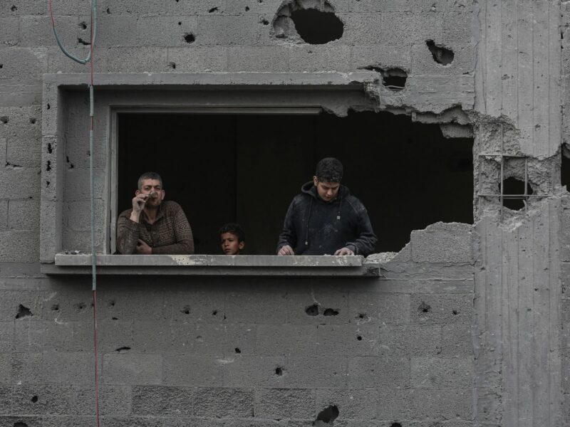 Photo of Palestinians inspecting the al-Qassam Mosque after an Israeli attack