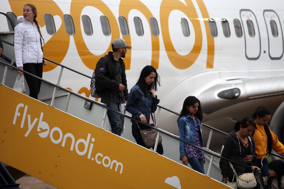 Photo of passengers boarding off a Flybondi plane