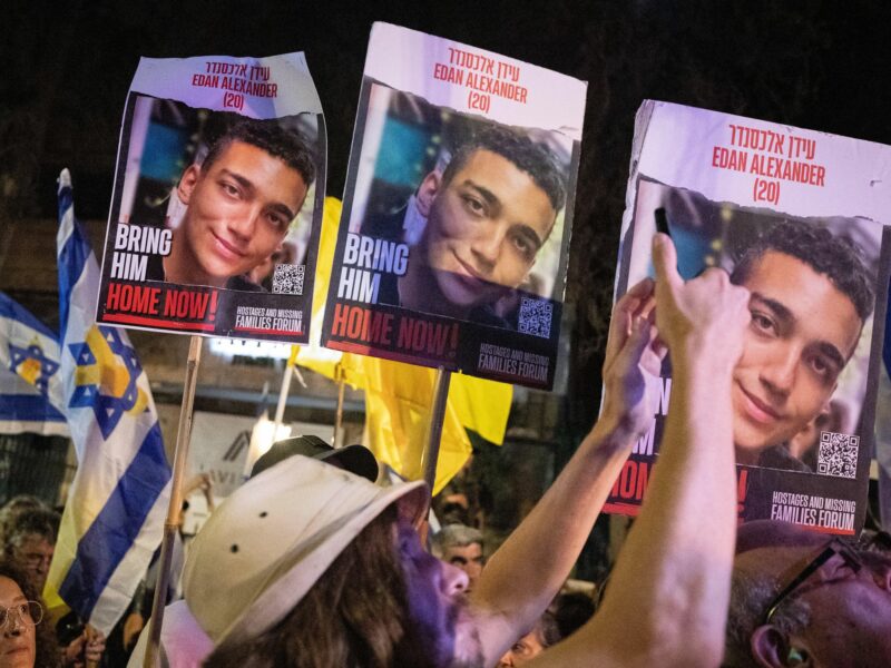 Photo of people attending a protest calling for the release f Israeli hostages held in Gaza, in Jerusalem.