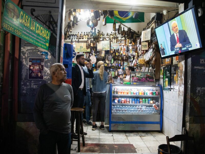 Photo of peple in a local supermarket watching Lula on TV in Rio de Janeiro's Lapa district