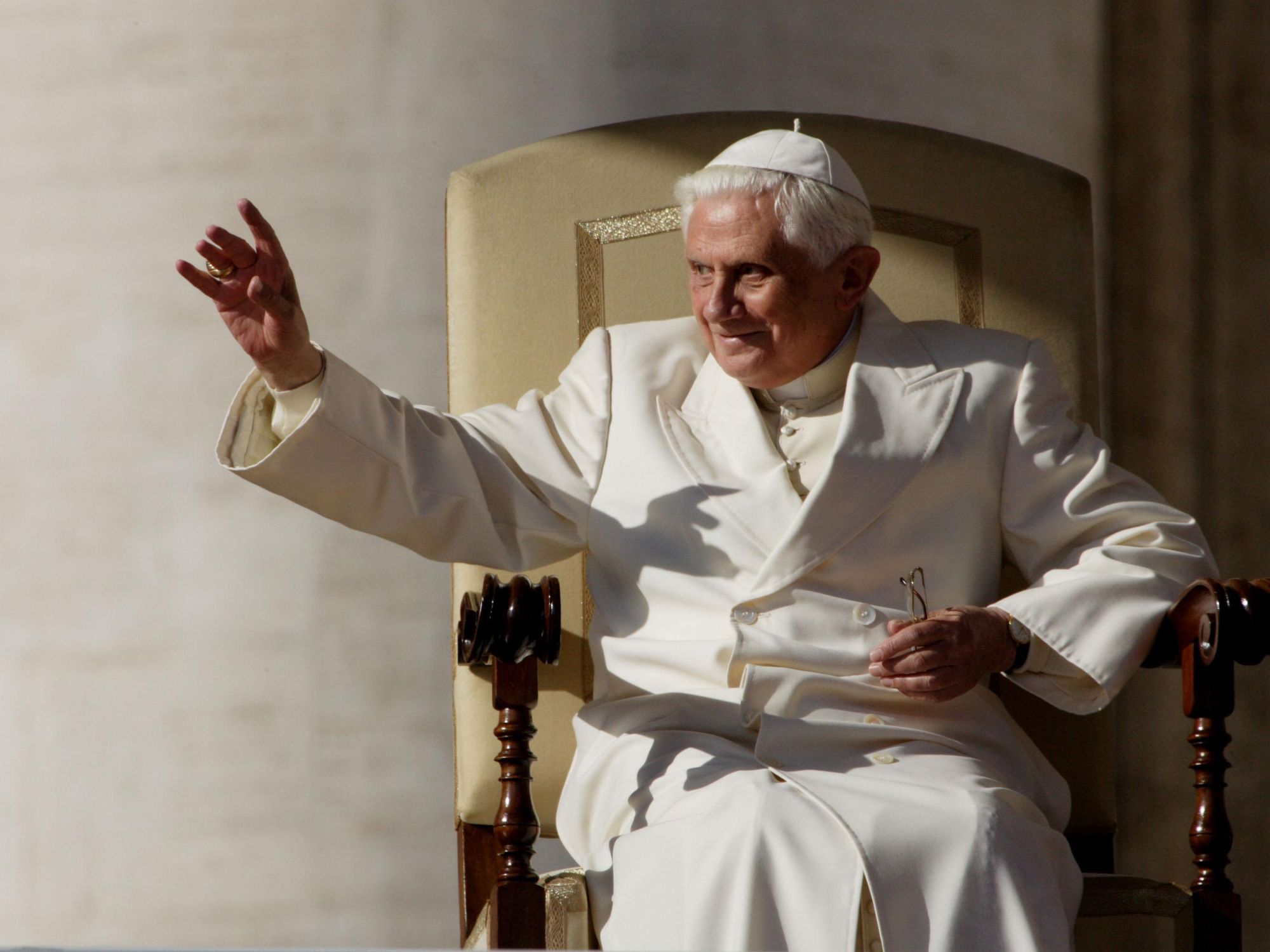 photo of pope benedict waving