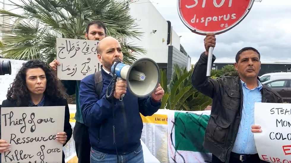 Photo of protesters denouncing European policies to restrict immigration