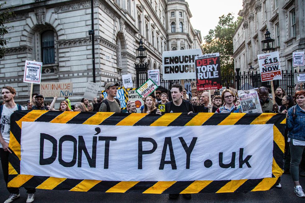 photo of protesters in the UK holding a banner of dontpay.uk