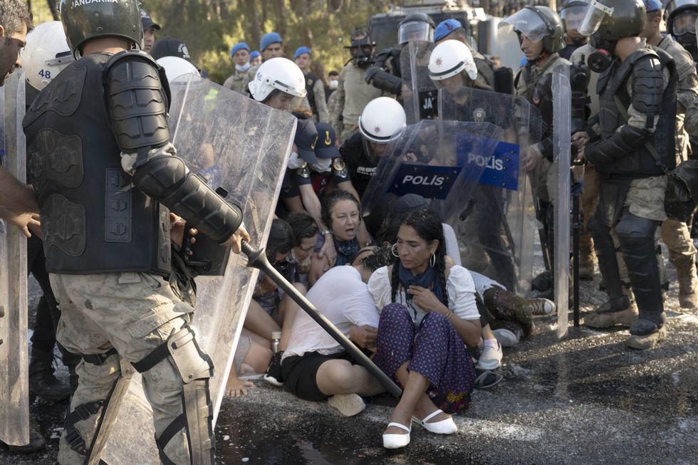 Photo of protesters wanting to hold a sit-in