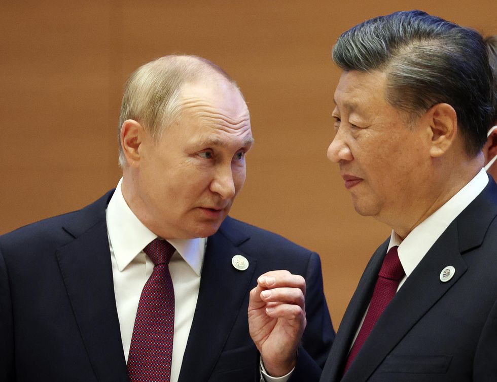 photo of putin and xi jinping speaking to each other