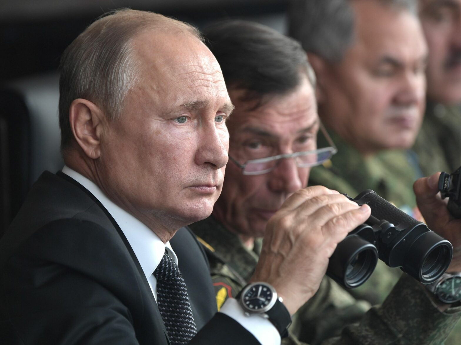 photo of putin holding binoculars