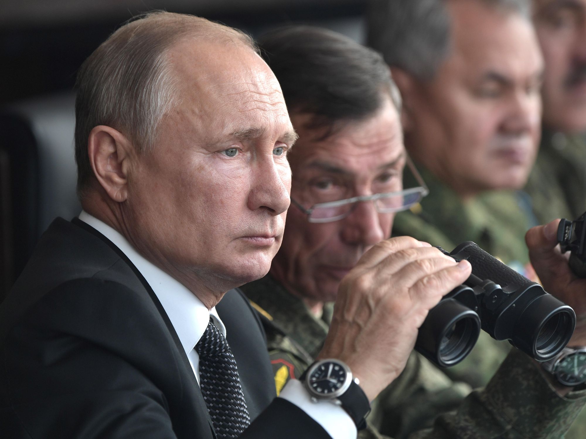 photo of putin holding binoculars