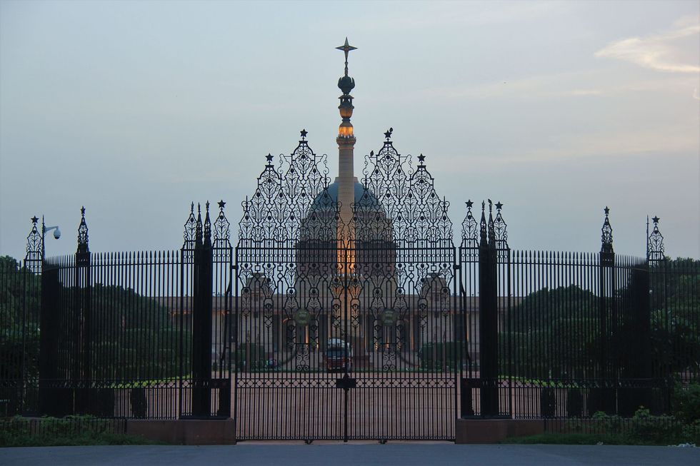 Photo of Rashtrapati Bhavan gate in Delhi.