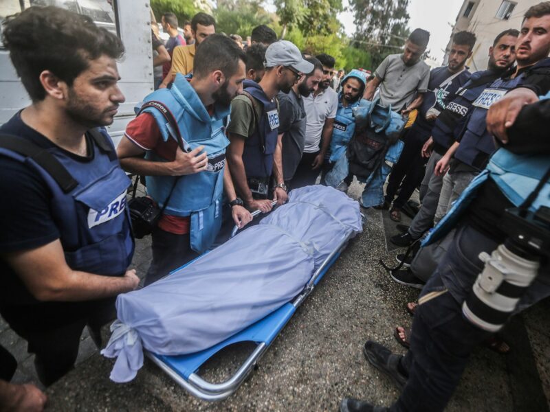 Photo of relatives carry the bodies of Palestinian journalists killed during an airstrike