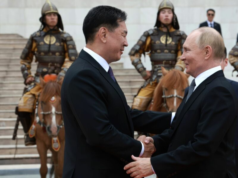 Photo of Russian President Vladimir Putin and President Ukhnaagiin Khurelsukh in Mongolia