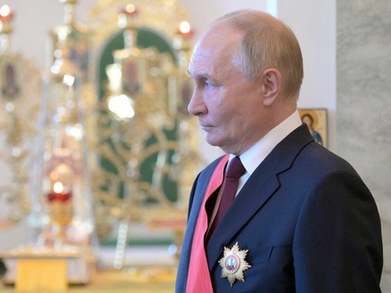 Photo of Russian President Vladimir Putin in a church