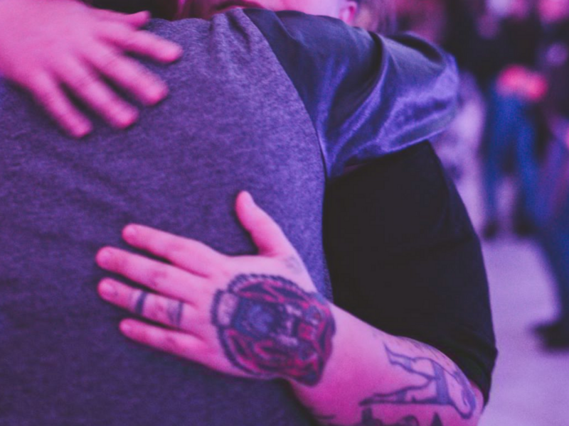 Photo of rwo members of the ​Aborcyjny Dream Team embracing at an event