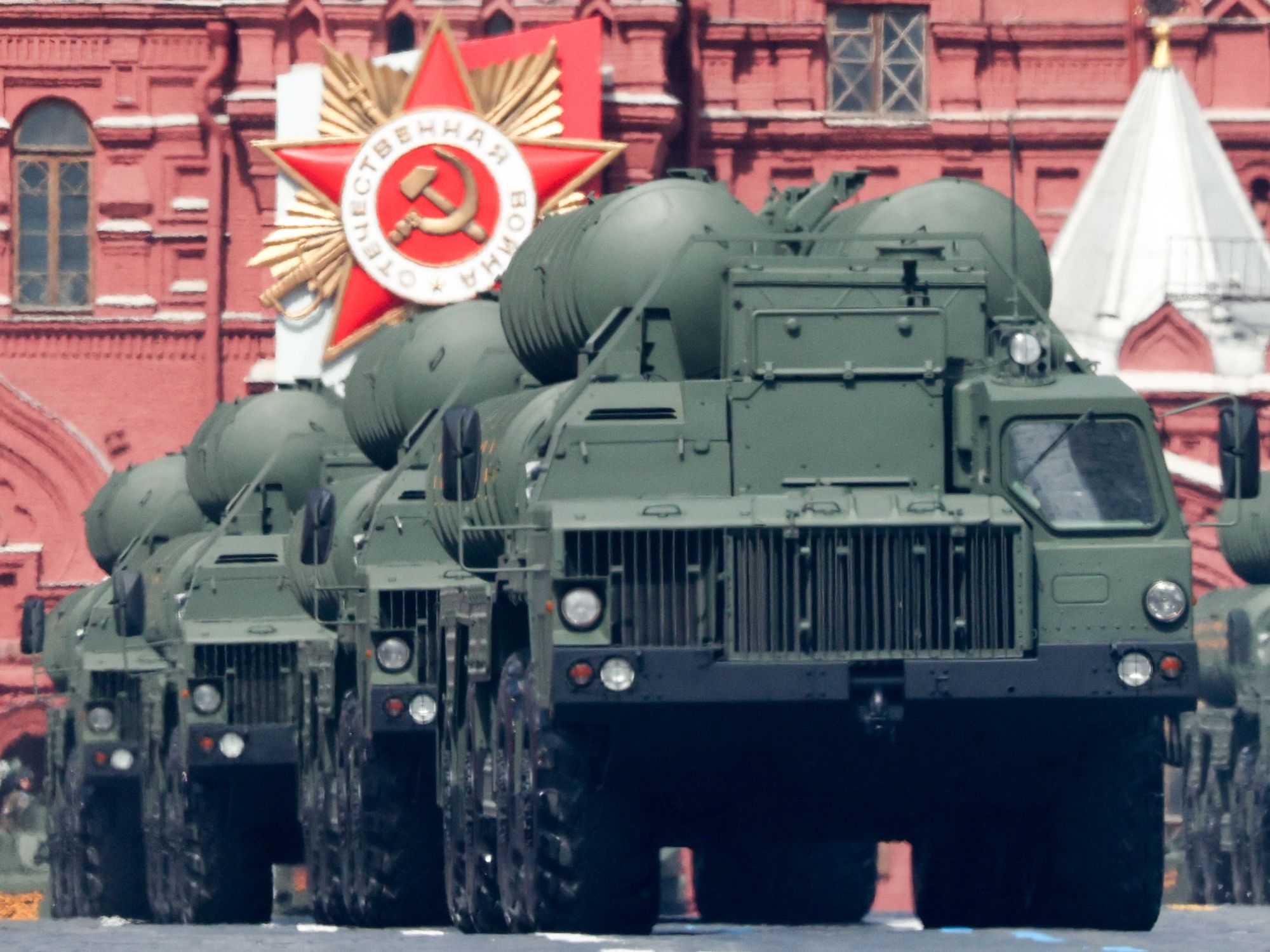 Photo of S-400 missile systems rolling down Moscow's Red Square