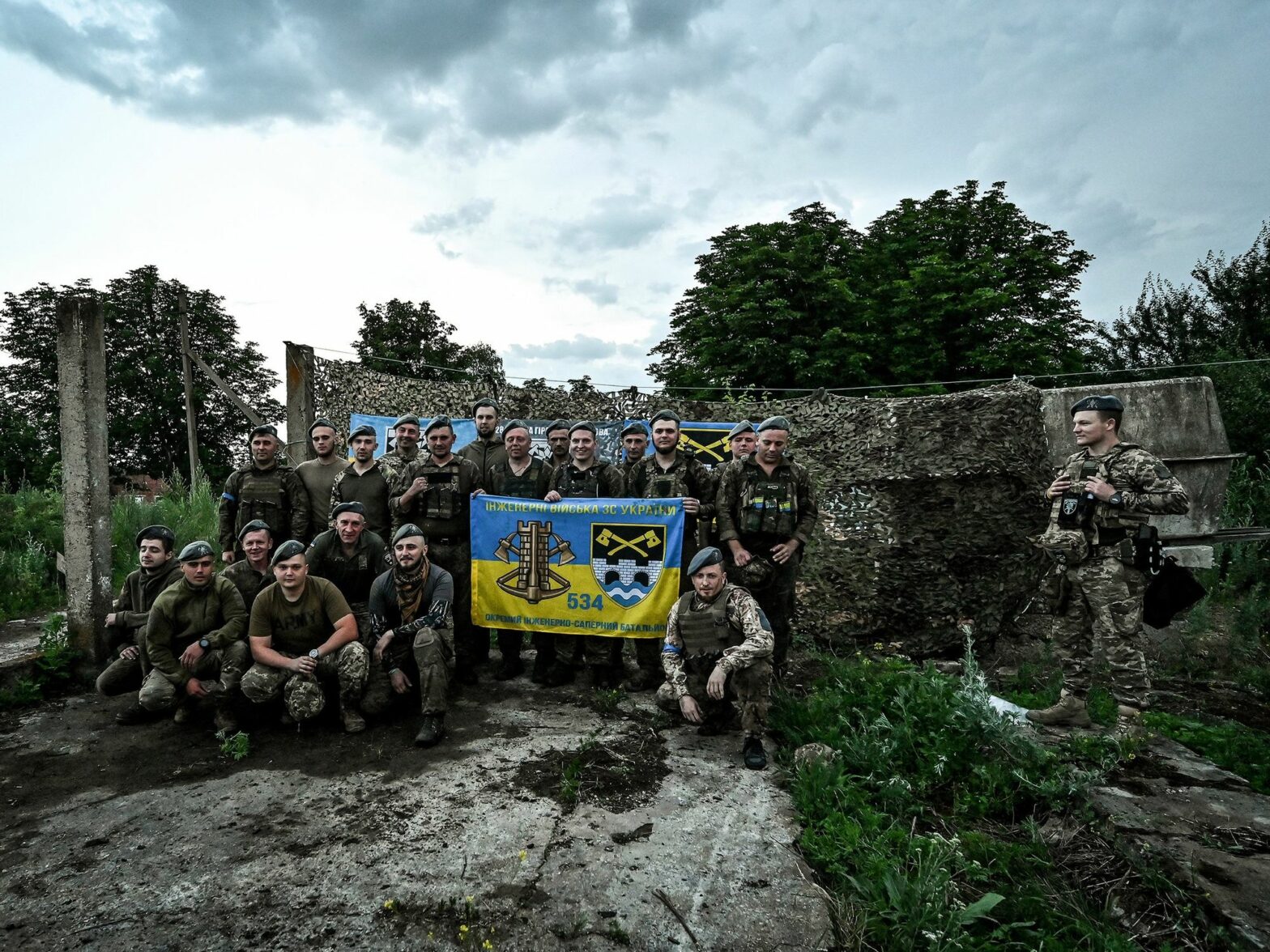 Photo of Servicemen of the 128th separate mountain assault brigade pose for a picture.