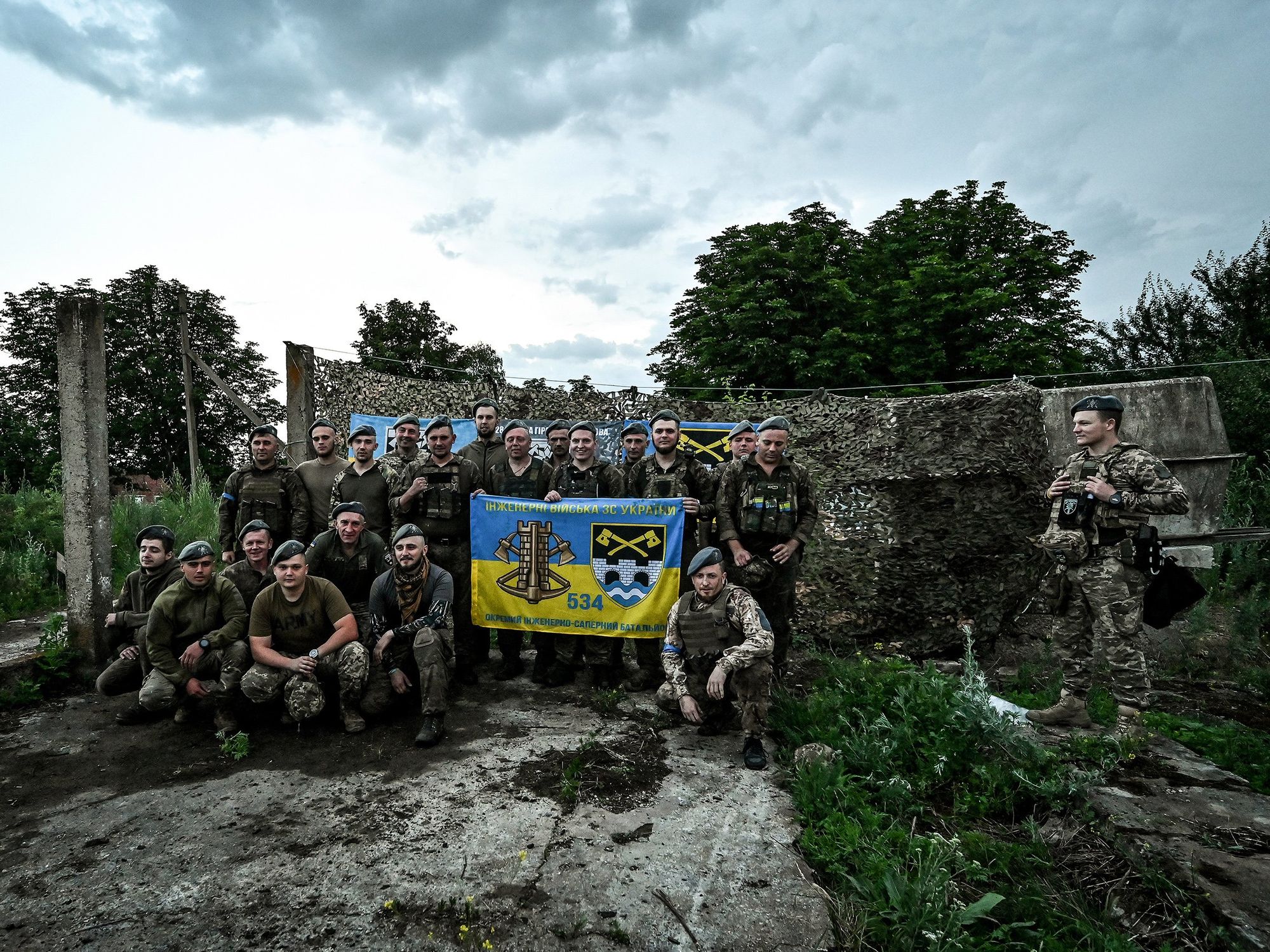 Photo of Servicemen of the 128th separate mountain assault brigade pose for a picture.
