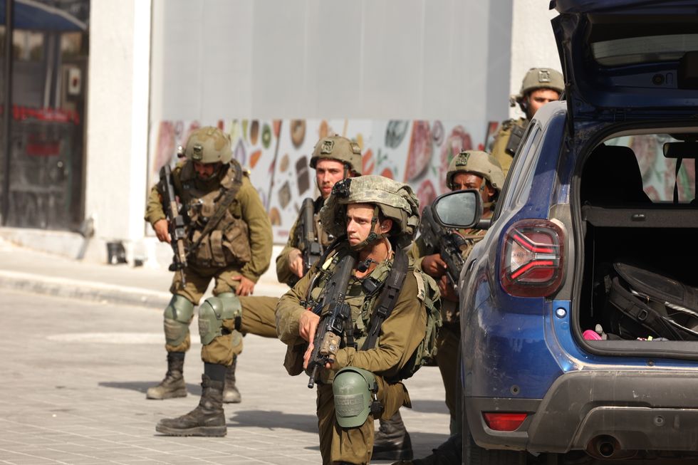 photo of soldiers near a car