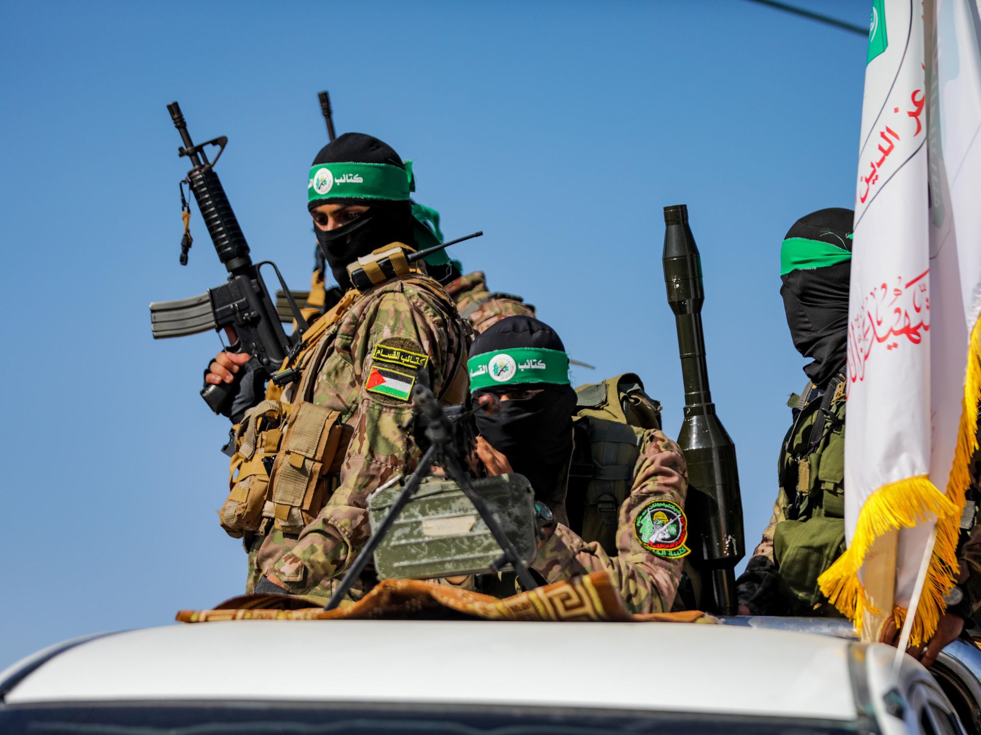 photo of soldiers with assault weapons